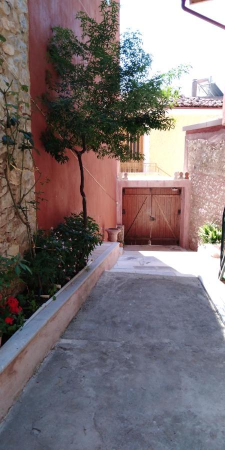 Country Style Room At The Center Of Arachova Exterior photo